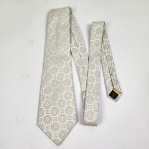 Donald J. Trump Pattern Signature Collection 100% Silk Tie Ivory Geometric 4"
